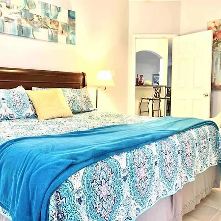 Modern Updates - Great Location - King Bed- Bmt